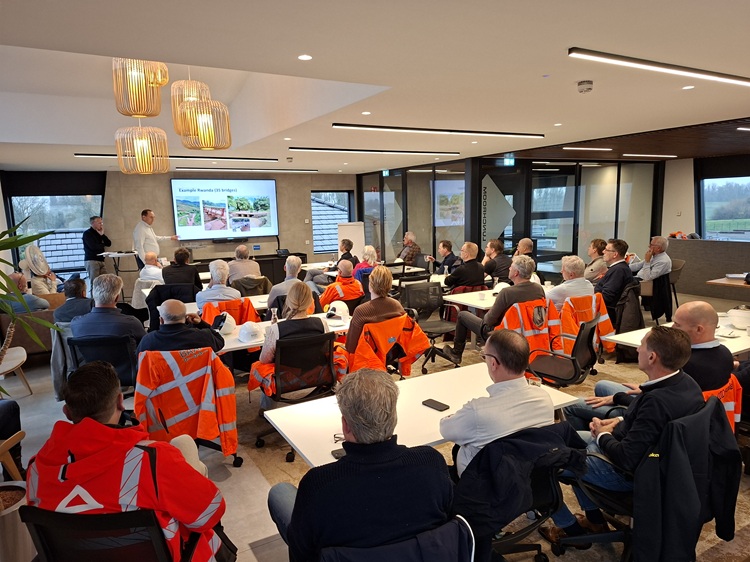 Presentatie bij Janson Bridging over de verschillende brugsystemen en toepassingen